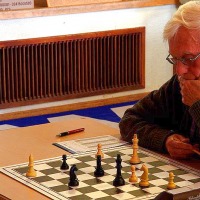Erich Krüger gewinnt auch in Runde 6