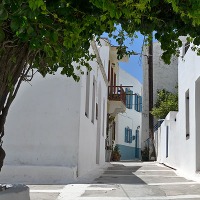 Bergdorf in Blau und Weiß