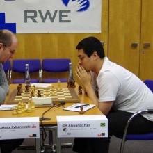 Alexandr Fier (mit Weiß)