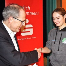 Anna Döpper bei der Siegerehrungl @Peter Ingenerf, SC Straelen