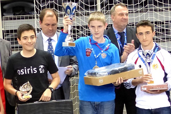 Siegerehrung U14 mit Robby Kevlishvili (4. Platz)